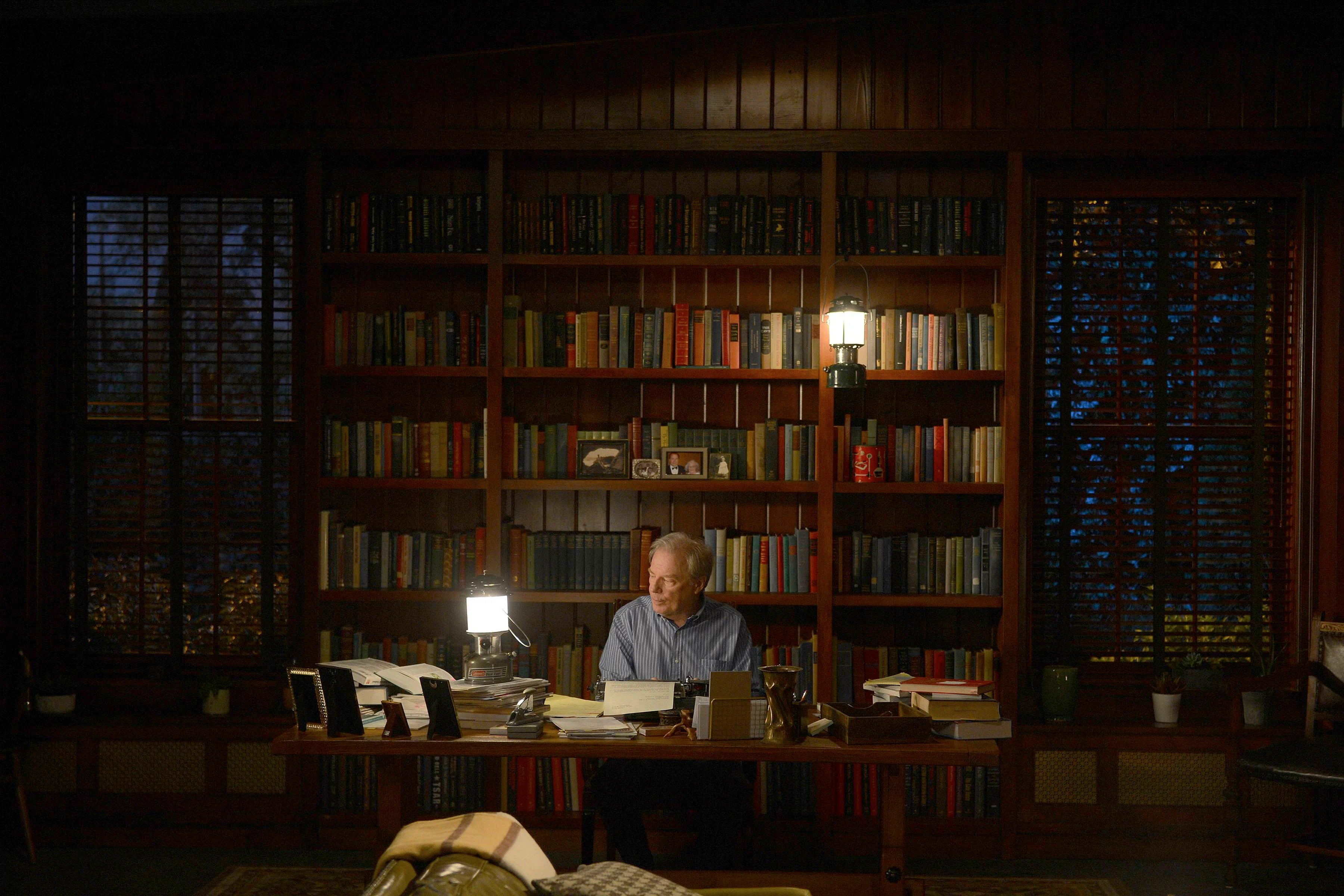 Кадр 2 из сериала Лучше звоните Солу 2 сезон (2016)